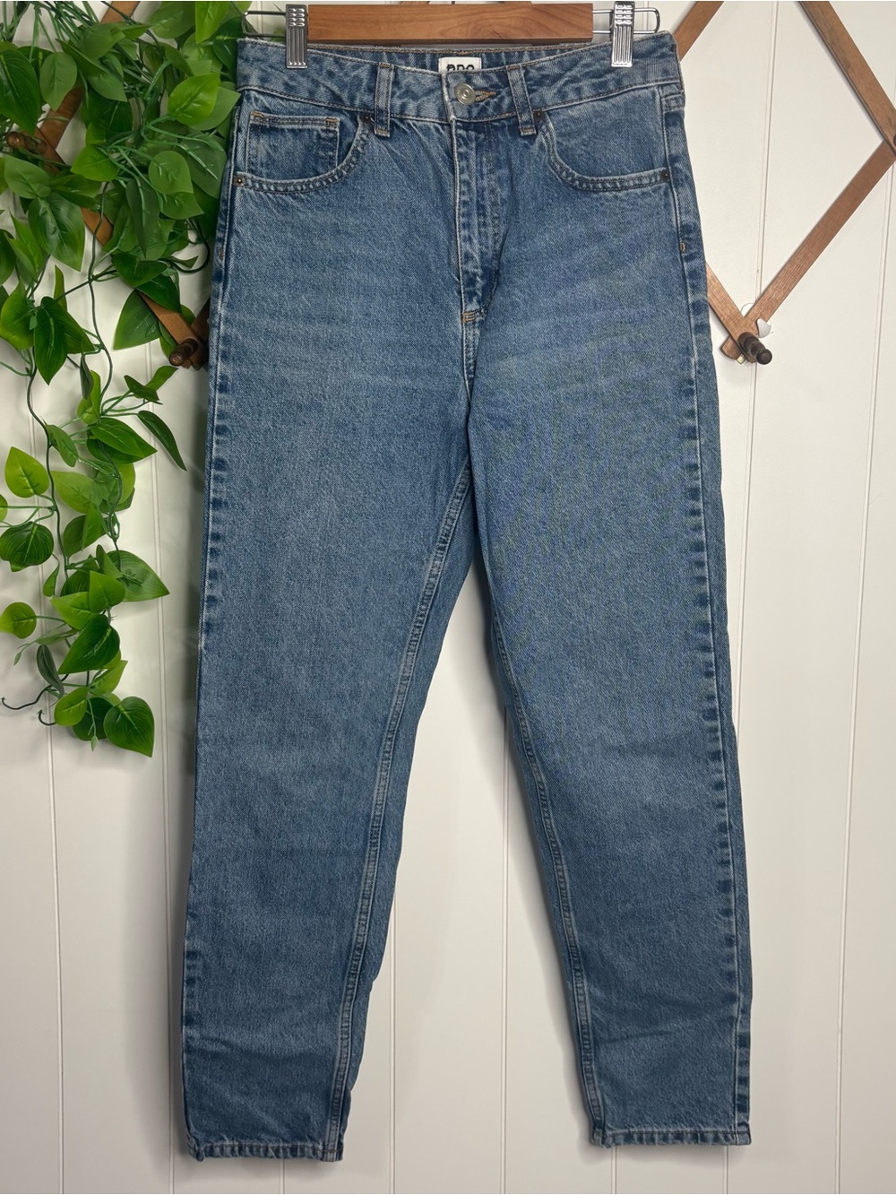 BDG MOM Blue Denim Jeans size 27/32